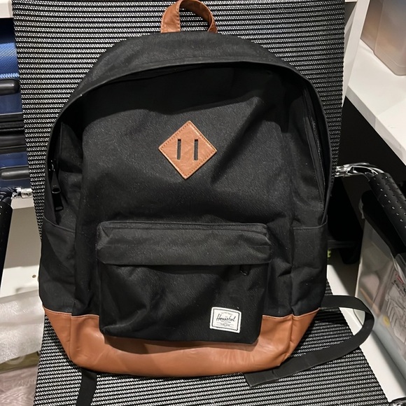 Herschel Heritage™ Backpack - Picture 2 of 6